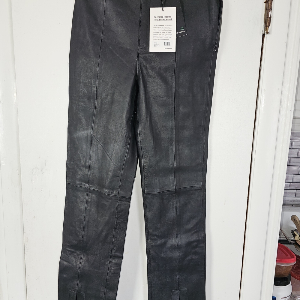Deadwood Women's Black Leather Cropped Pants NWT (BROKEN ZIPPER) sz 2